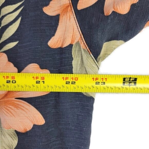 Tommy Bahama Silk Shirt Men Size M Pineapples Flowers Short Sleeve Button Front - Picture 10 of 12